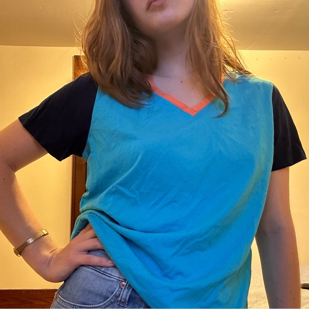 V-neck t-shirt